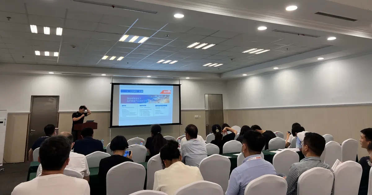 Sekbio team presenting its CDMO one-stop solution and small molecule hapten derivative platform to attendees at BrightMD Fair China 2026 in Shenzhen
